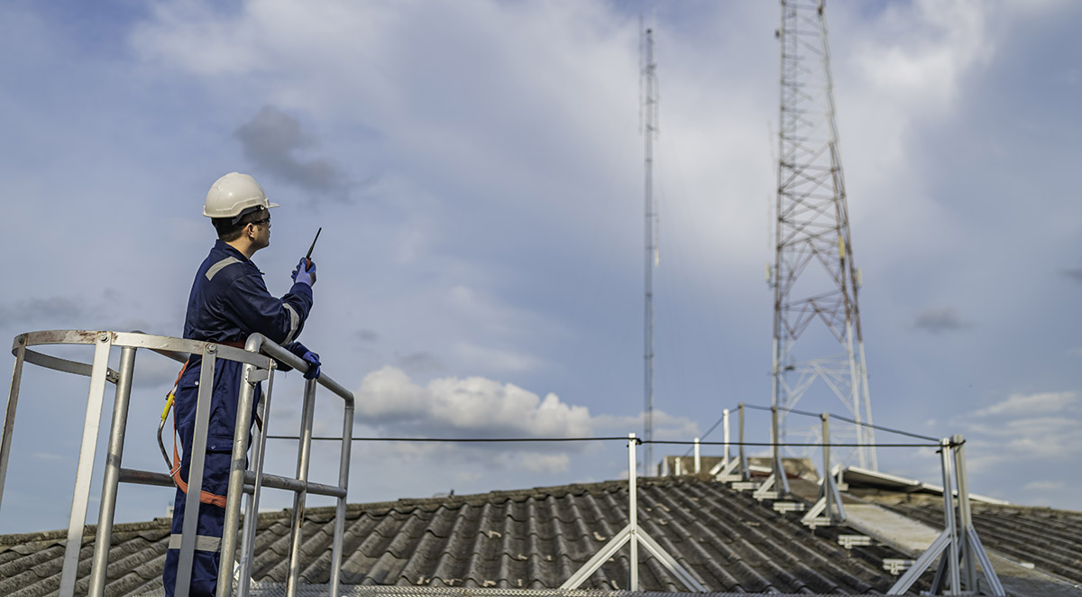 What Crane Rigging Is Needed to Maintain Cell Towers?