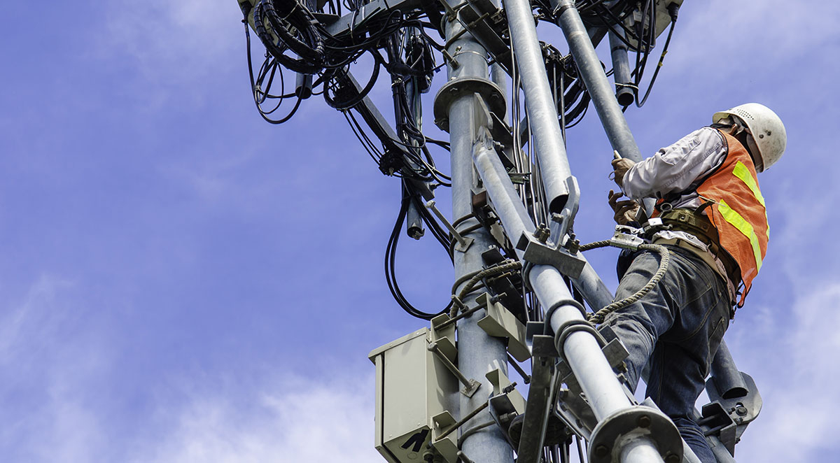Best Practices for Cell Tower Maintenance Using Cranes