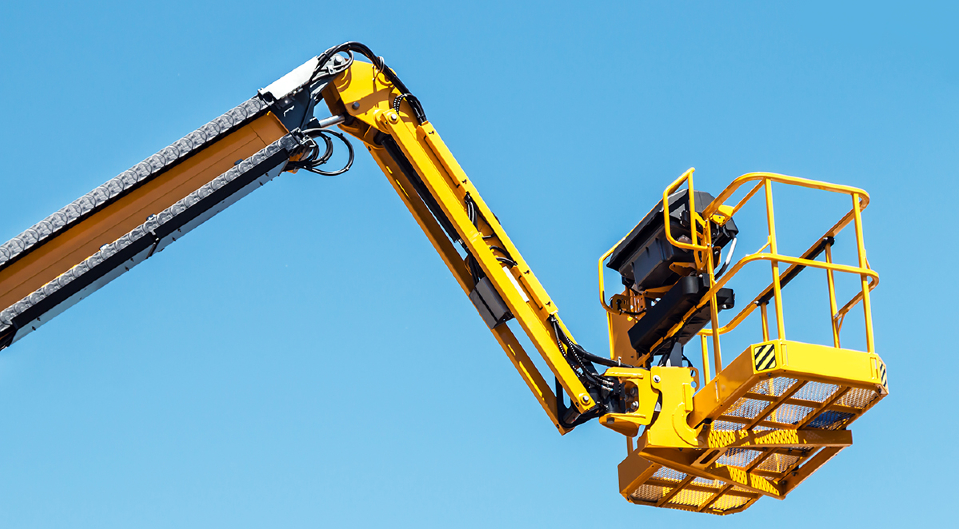 The Benefits of Renting a Mobile Crane vs. a Boom Truck
