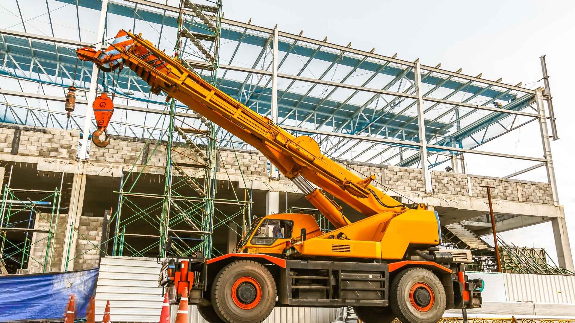 Mobile Cranes vs Tower Cranes